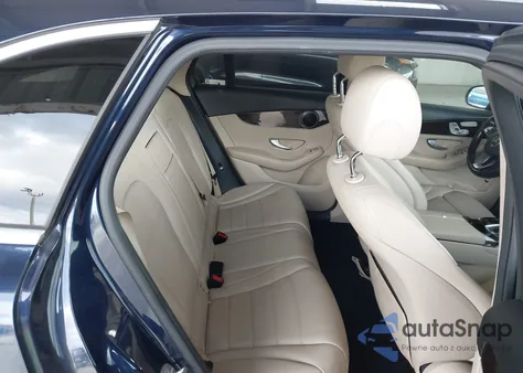 2016 Mercedes-Benz Glc 300 z USA, uszkodzony, nr VIN WDC0G4JB4GF109422